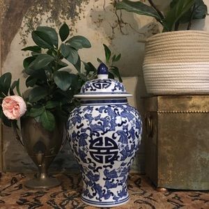 Blue and White Porcelain Chinoiserie Ginger Jar